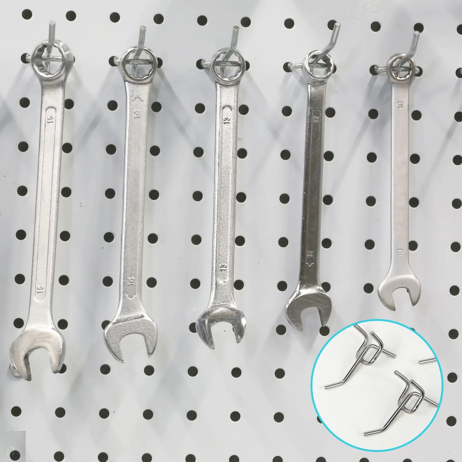 SAVITA 50 szt. Peg Board Hooks, Rozstaw Otworów 25 mm Grubość 32 mm Długość 50 mm Peg Board Hooks Tools do Ekspozycji Ścian na Kołki Narzędzia Przechowywanie w Garażu (Srebrne)