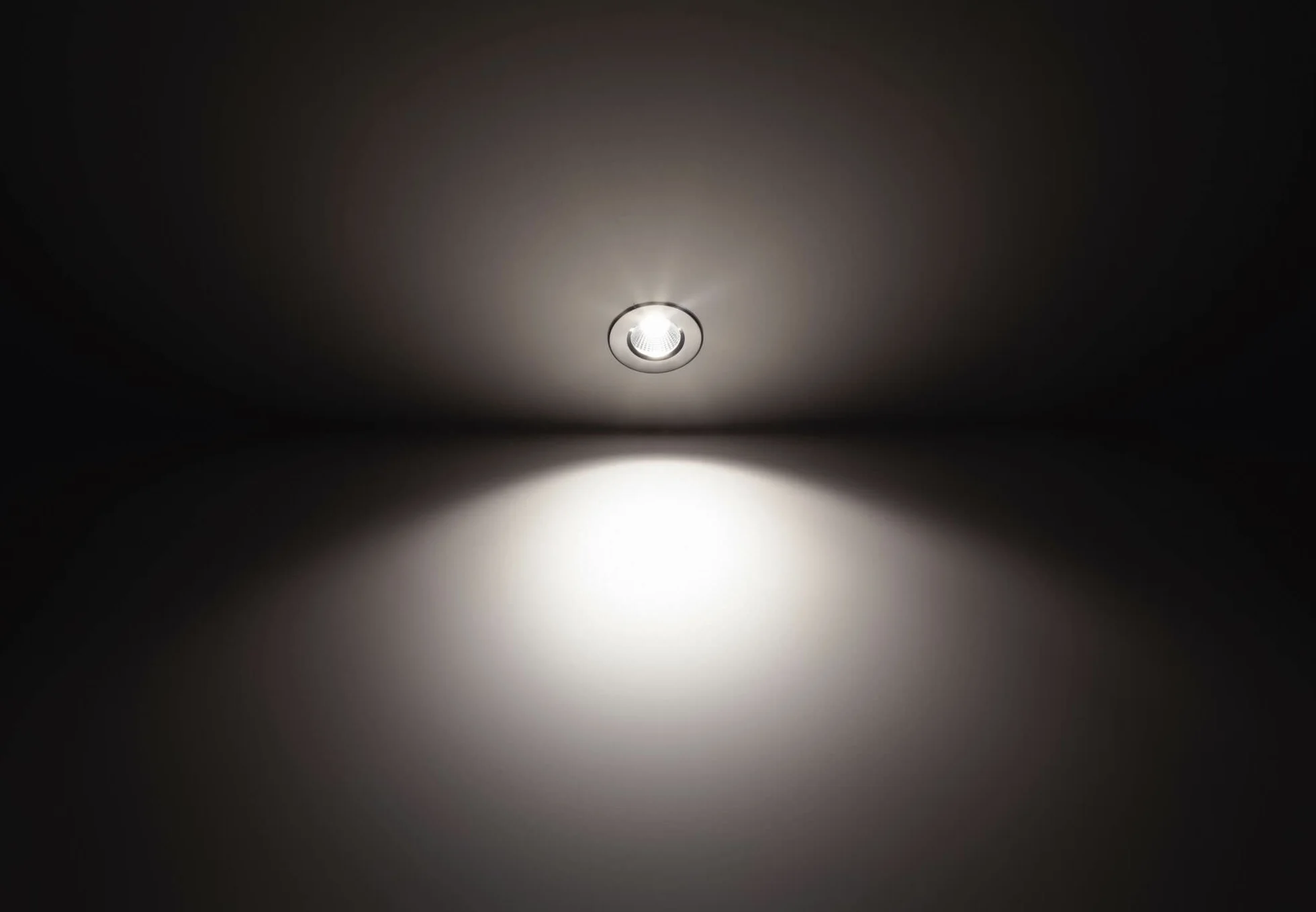 Philips Reflektor LED do nurkowania łazienkowy 2700 K 5,5 W IP65 [ciepła biel - srebrny] do oświetlenia wilgotnych pomieszczeń, łazienki i kuchni