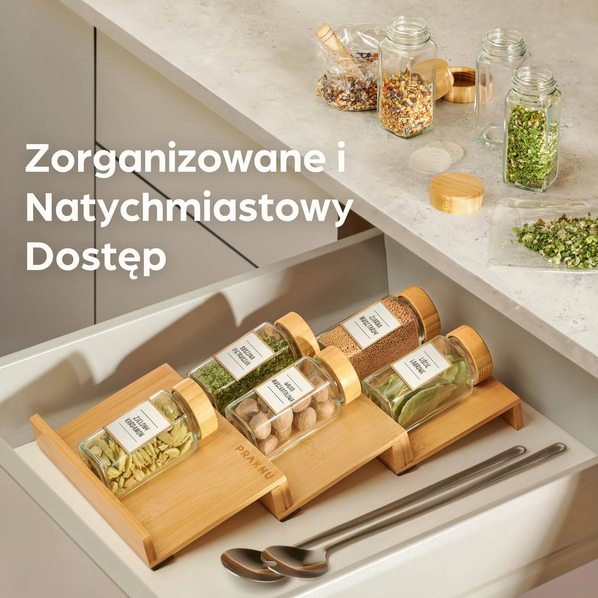 Praknu Słoiczki na Przyprawy z Bambusową Pokrywką - Zestaw 12 Sztuk - 120ml Pojemników na Przyprawy - Z Etykiety, Szczoteczkę i Drewnianą Łyżkę - Różne Nasadki do Wytrząsarek