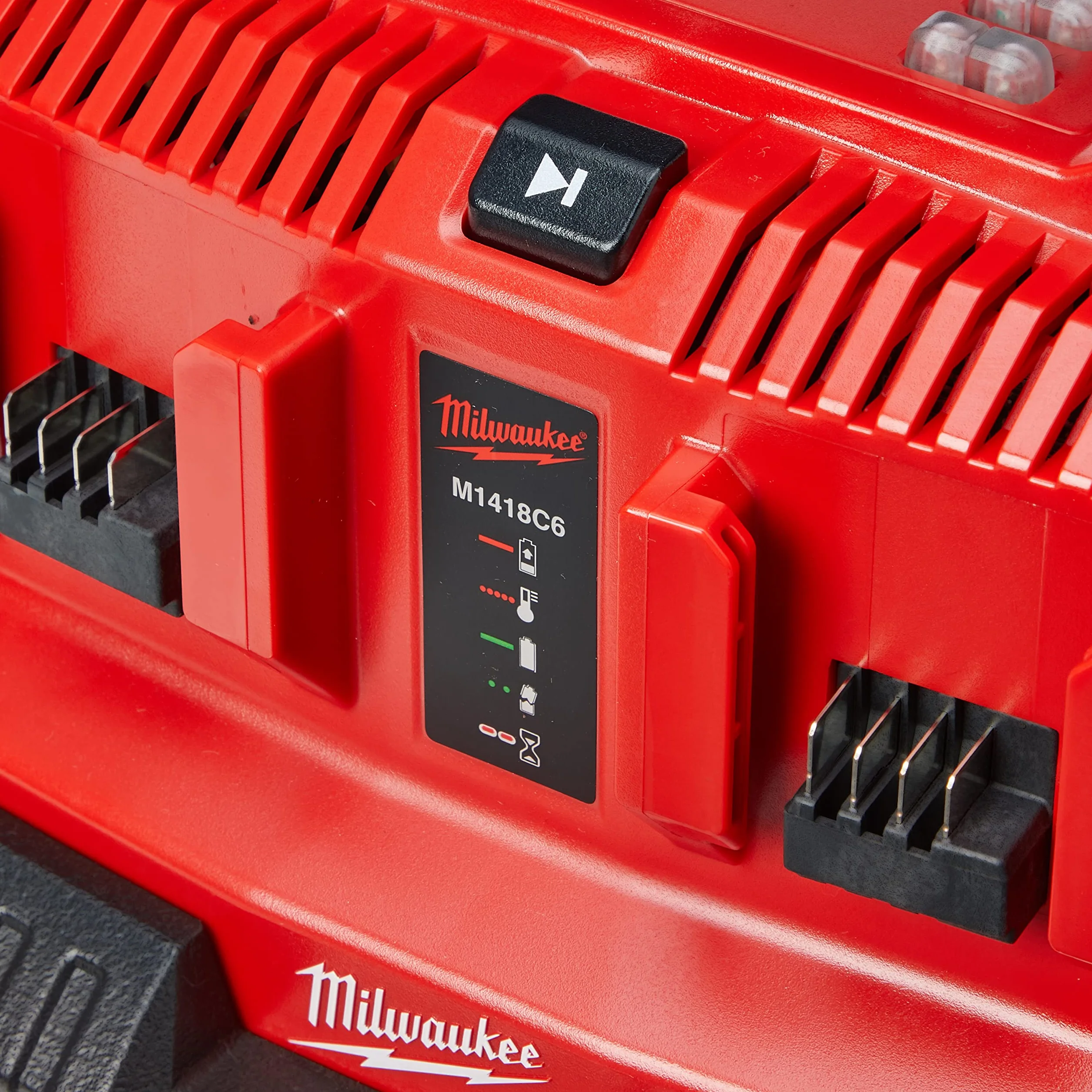 Milwaukee M1418C6 Ładowarka, Czarny/Czerwony, ‎21.41 x 19.81 x 29.39 cm; 1 kg