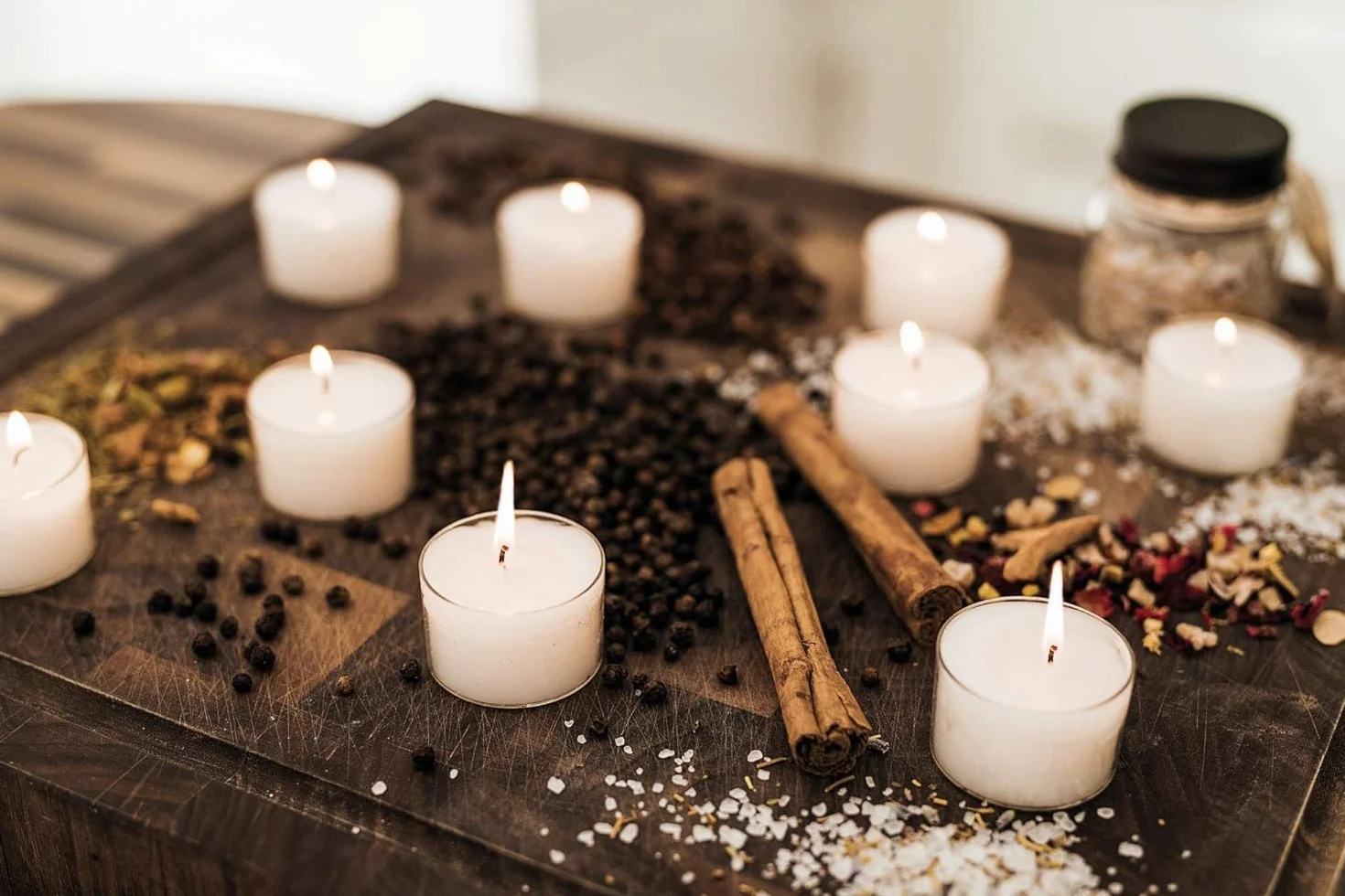 Horeca Candles - 200 białych świec tealight - czas palenia 8 godzin - bezzapachowy, bezzapachowy, 200 sztuk świeczek do herbaty - przezroczysty plastikowy kubek