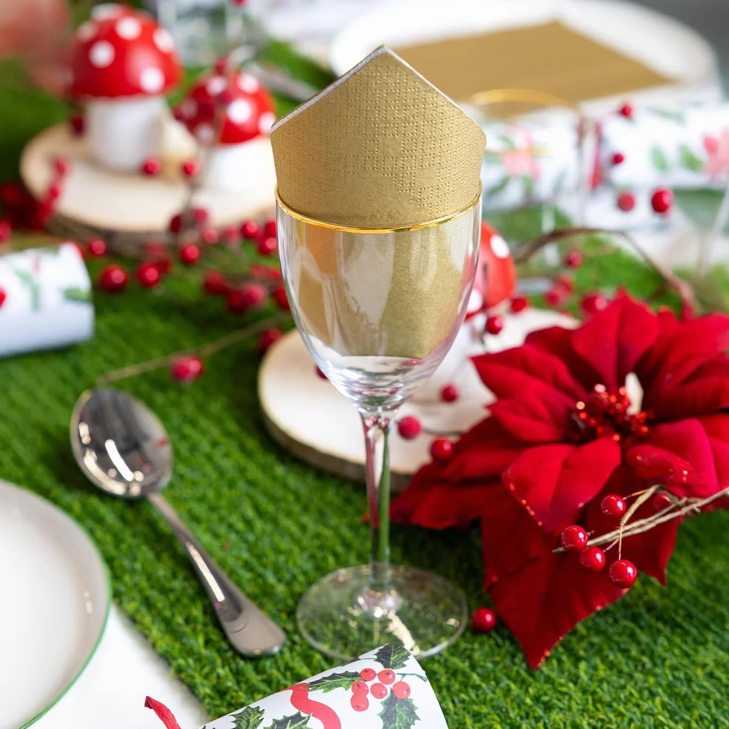 Talking Tables 100 sztuk miękkich papierowych serwetek w złotym kolorze na Boże Narodzenie, urodziny, wesele, catering, naczynia, jednorazowe, nadające się do recyklingu, wyprodukowane w UE,