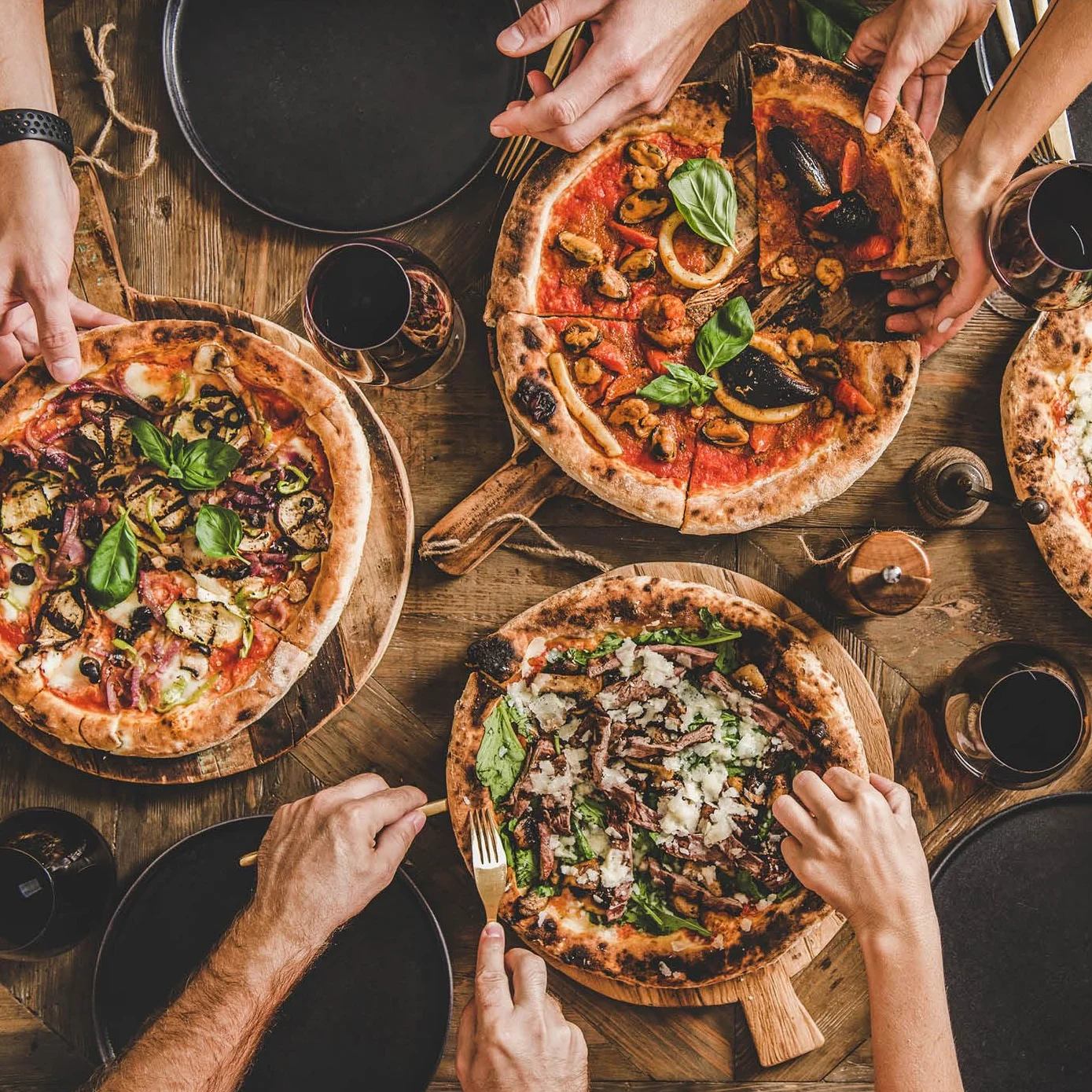 GOURMETmaxx Elektryczny piec do pizzy z kamieniem do pizzy | urządzenie do pizzy o mocy 1800 W i funkcji timera | średnica 30 cm idealnie nadaje się również do ciast z płomieniem, wrapów lub