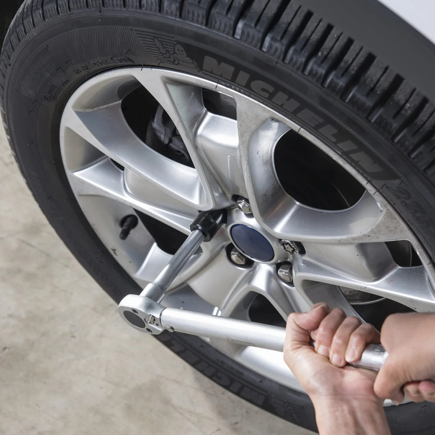 MICHELIN Klucz dynamometryczny MTW 210 do samochodu, moment obrotowy 42 do 210 Nm, adapter i przedłużka 125 mm, duży